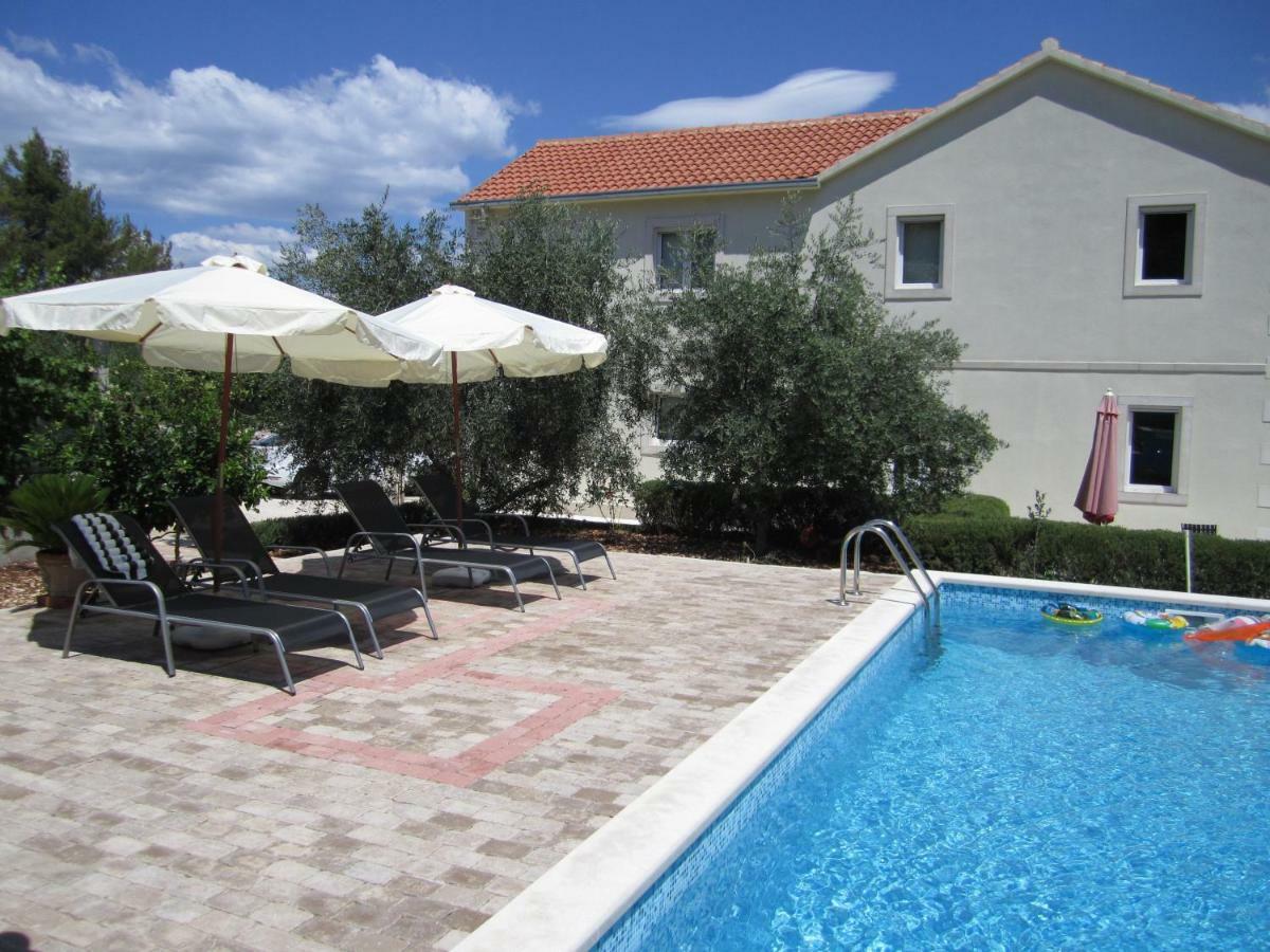 Apartamento Nives B. Supetar Exterior foto