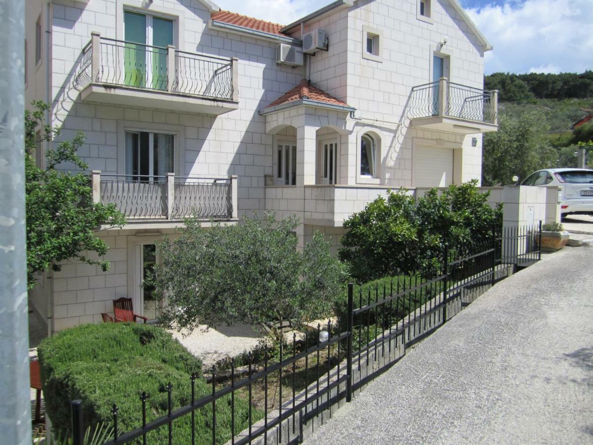 Apartamento Nives B. Supetar Exterior foto